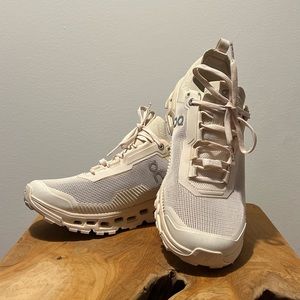 On Running Women’s CLOUDULTRA 2, Dew - Moon Brand New